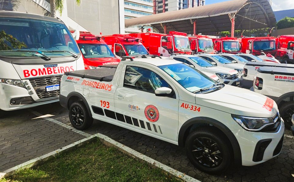 Governo do Estado entrega viaturas e equipamentos para Corpo de Bombeiros e Polícia Científica